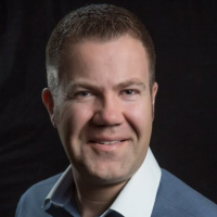 Headshots For Webinars_Kevin Hilscher